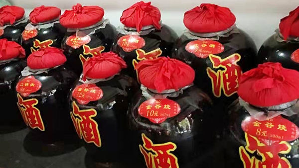 劍邑酒業(yè)土酒坊分享散酒加盟的四個(gè)注意事項(xiàng)