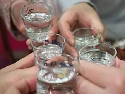 土酒酒質(zhì)好，酒風(fēng)更要好，以下4種酒桌上的行為不可有……